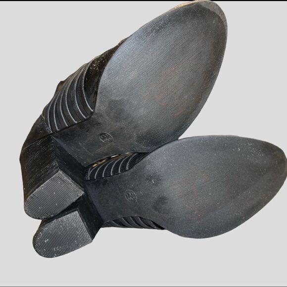 Mossimo very nice barely used condition black strappy crossed ankle boots! - Picture 12 of 12